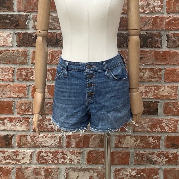 Universal Thread distressed blue jean shorts / size 2/26 / Excellent condition - Picture 6 of 16